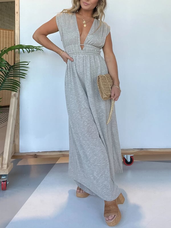 Jumpsuit mit tiefem V-Ausschnitt und Taschen