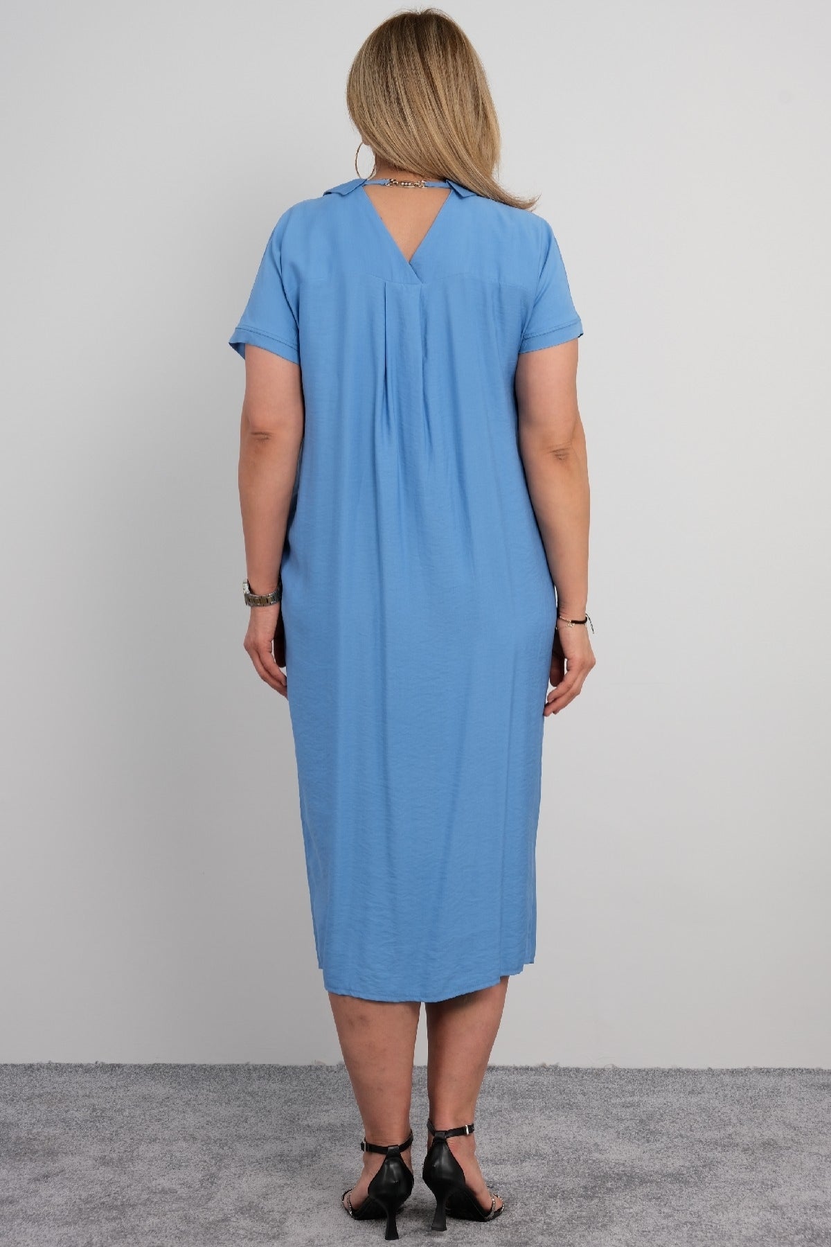 Lässiges Hemdkleid für Damen in großen Größen mit Blumendetails