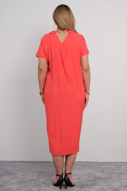 Lässiges Hemdkleid für Damen in großen Größen mit Blumendetails
