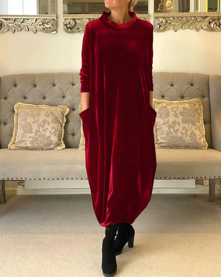 Neues schlankmachendes Longkleid mit Rundhalsausschnitt.