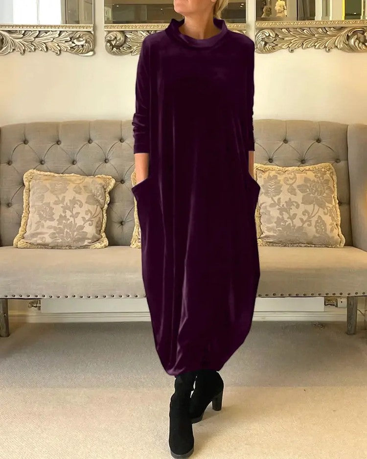 Neues schlankmachendes Longkleid mit Rundhalsausschnitt.