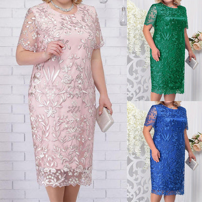 Cocktailkleid mit Stickerei in Übergröße